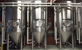 Úvod - Fermentace piva v našich nerezových cylindro-konických tancích o objemu 40000 litrů
